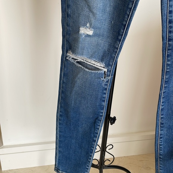 FRAME BLUE DISTRESSED DENIM LE SKINNY DE JEANNE - Picture 2 of 5